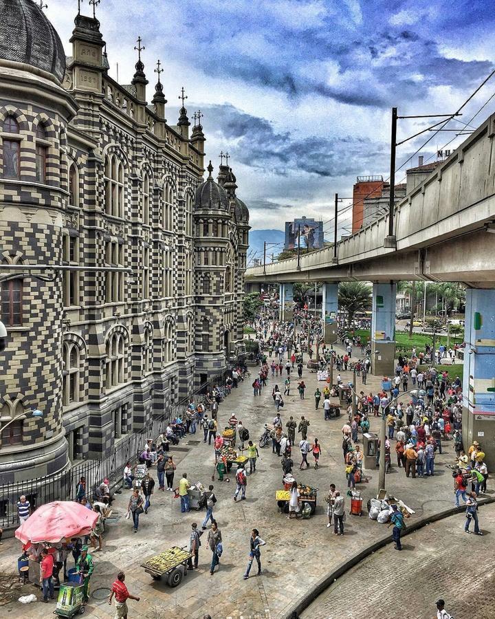 Raiz Hostel Medellin Luaran gambar